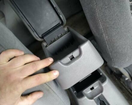 Зеленый Мазда 626, объемом двигателя 2 л и пробегом 345 тыс. км за 800 $, фото 2 на Automoto.ua