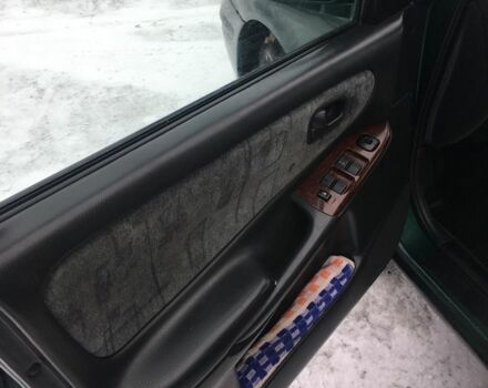 Зеленый Мазда 626, объемом двигателя 2 л и пробегом 320 тыс. км за 2700 $, фото 4 на Automoto.ua