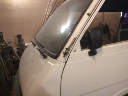 Білий Мазда B-series, об'ємом двигуна 2 л та пробігом 100 тис. км за 716 $, фото 1 на Automoto.ua