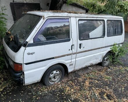Белый Мазда Бонго, объемом двигателя 2 л и пробегом 300 тыс. км за 500 $, фото 1 на Automoto.ua