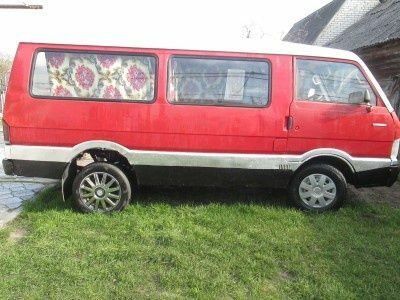 Червоний Мазда Bongo, об'ємом двигуна 2 л та пробігом 280 тис. км за 1600 $, фото 1 на Automoto.ua