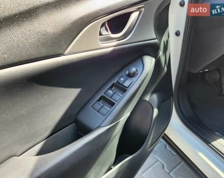 Белый Мазда СХ-3, объемом двигателя 2 л и пробегом 41 тыс. км за 19999 $, фото 12 на Automoto.ua