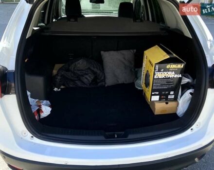 Белый Мазда СХ-5, объемом двигателя 2 л и пробегом 182 тыс. км за 15000 $, фото 12 на Automoto.ua