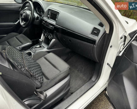 Білий Мазда СХ-5, об'ємом двигуна 2.49 л та пробігом 140 тис. км за 12000 $, фото 9 на Automoto.ua