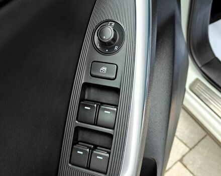 Белый Мазда СХ-5, объемом двигателя 2.2 л и пробегом 192 тыс. км за 13900 $, фото 9 на Automoto.ua