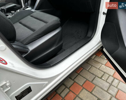 Белый Мазда СХ-5, объемом двигателя 2.19 л и пробегом 295 тыс. км за 12999 $, фото 26 на Automoto.ua