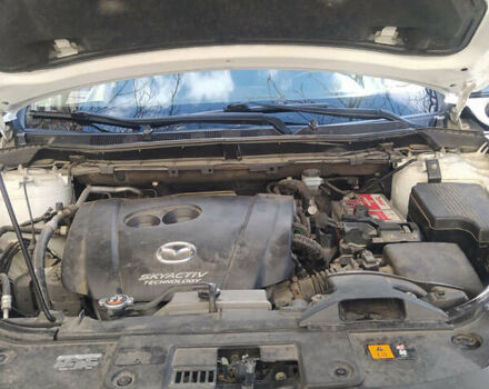 Белый Мазда СХ-5, объемом двигателя 2.49 л и пробегом 130 тыс. км за 13000 $, фото 6 на Automoto.ua