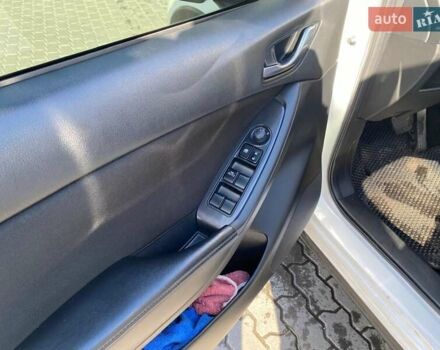 Білий Мазда СХ-5, об'ємом двигуна 2.49 л та пробігом 135 тис. км за 14000 $, фото 15 на Automoto.ua