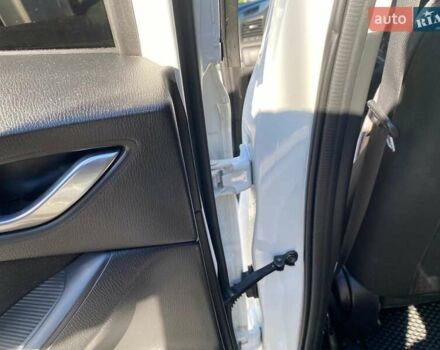 Білий Мазда СХ-5, об'ємом двигуна 2.49 л та пробігом 135 тис. км за 14000 $, фото 5 на Automoto.ua