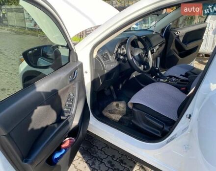 Білий Мазда СХ-5, об'ємом двигуна 2.49 л та пробігом 135 тис. км за 14000 $, фото 16 на Automoto.ua