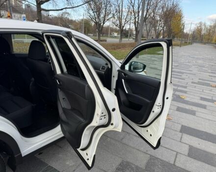Білий Мазда СХ-5, об'ємом двигуна 2.5 л та пробігом 77 тис. км за 15000 $, фото 18 на Automoto.ua