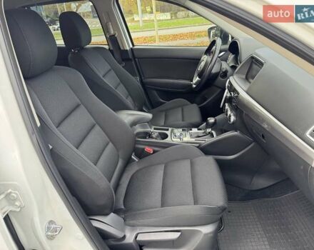 Білий Мазда СХ-5, об'ємом двигуна 2.49 л та пробігом 77 тис. км за 15500 $, фото 26 на Automoto.ua