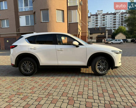 Белый Мазда СХ-5, объемом двигателя 2.2 л и пробегом 185 тыс. км за 18900 $, фото 4 на Automoto.ua