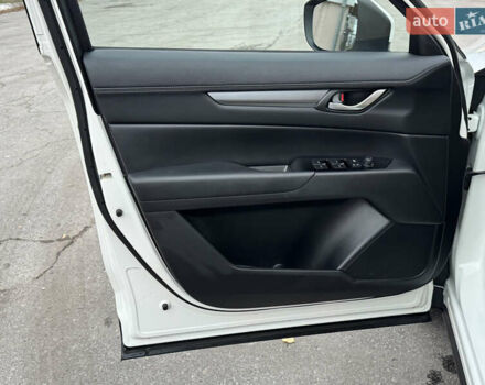 Мазда СХ-5 2023 в Полтаве на Automoto.ua Белый Мазда СХ-5, объемом двигателя 2.49 л и пробегом 30 тыс. км за 23500 $, фото 14 на Automoto.ua