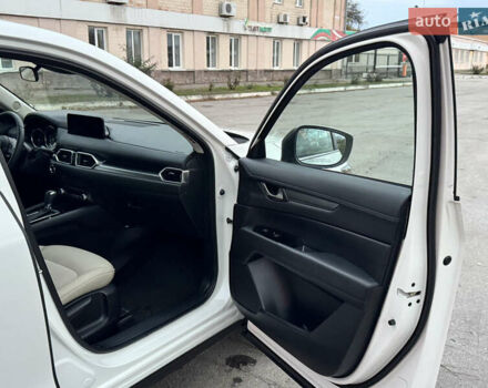 Мазда СХ-5 2023 в Полтаве на Automoto.ua Белый Мазда СХ-5, объемом двигателя 2.49 л и пробегом 30 тыс. км за 23500 $, фото 53 на Automoto.ua