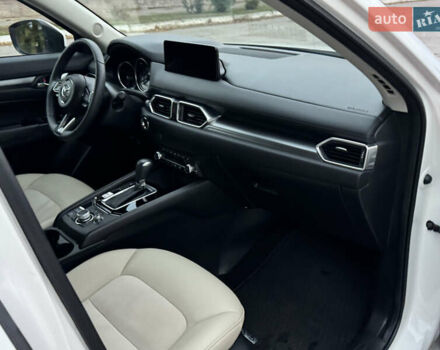 Мазда СХ-5 2023 в Полтаве на Automoto.ua Белый Мазда СХ-5, объемом двигателя 2.49 л и пробегом 30 тыс. км за 23500 $, фото 54 на Automoto.ua