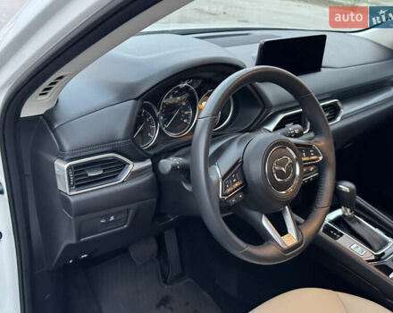 Мазда СХ-5 2023 в Полтаве на Automoto.ua Белый Мазда СХ-5, объемом двигателя 2.49 л и пробегом 30 тыс. км за 23500 $, фото 16 на Automoto.ua