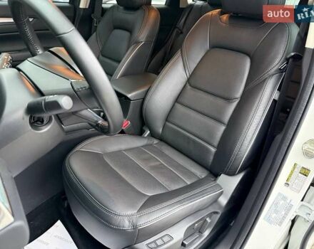 Білий Мазда СХ-5, об'ємом двигуна 2.49 л та пробігом 15 тис. км за 29999 $, фото 11 на Automoto.ua