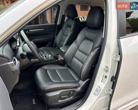 Білий Мазда СХ-5, об'ємом двигуна 2.5 л та пробігом 8 тис. км за 25500 $, фото 36 на Automoto.ua