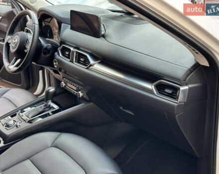 Білий Мазда СХ-5, об'ємом двигуна 2 л та пробігом 33 тис. км за 25650 $, фото 145 на Automoto.ua