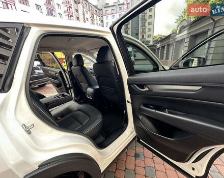 Білий Мазда СХ-5, об'ємом двигуна 2 л та пробігом 33 тис. км за 25650 $, фото 179 на Automoto.ua