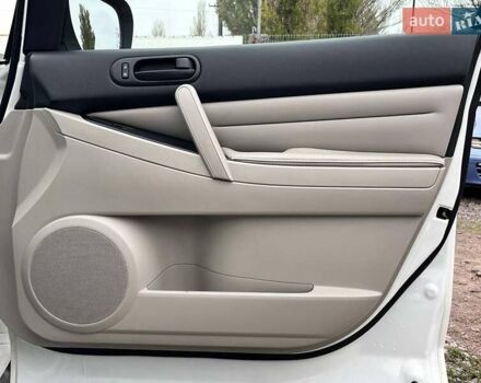 Білий Мазда СХ-7, об'ємом двигуна 2.5 л та пробігом 165 тис. км за 8700 $, фото 33 на Automoto.ua