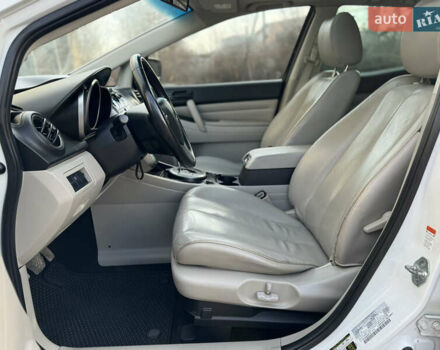 Білий Мазда СХ-7, об'ємом двигуна 2.49 л та пробігом 350 тис. км за 8200 $, фото 18 на Automoto.ua