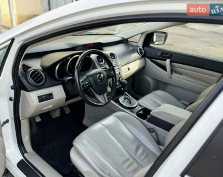 Білий Мазда СХ-7, об'ємом двигуна 2.49 л та пробігом 350 тис. км за 8200 $, фото 16 на Automoto.ua