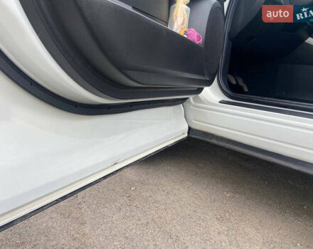 Белый Мазда СХ-7, объемом двигателя 2.2 л и пробегом 230 тыс. км за 8900 $, фото 16 на Automoto.ua