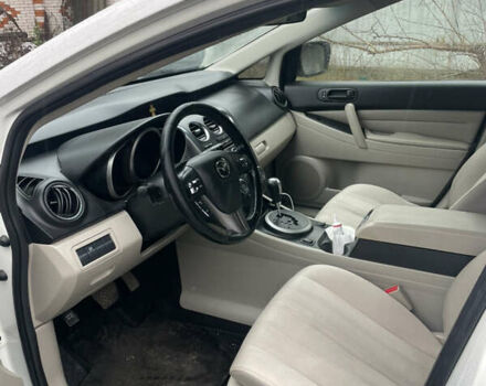 Белый Мазда СХ-7, объемом двигателя 2.49 л и пробегом 301 тыс. км за 7800 $, фото 16 на Automoto.ua