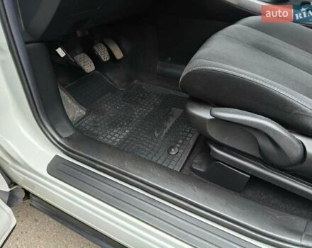 Белый Мазда СХ-7, объемом двигателя 2.18 л и пробегом 168 тыс. км за 10600 $, фото 26 на Automoto.ua