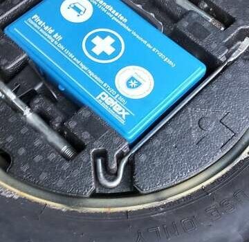 Черный Мазда СХ-7, объемом двигателя 2.2 л и пробегом 171 тыс. км за 8500 $, фото 7 на Automoto.ua