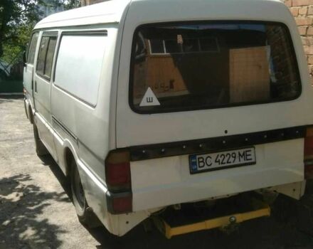 Білий Мазда E 2000, об'ємом двигуна 2.2 л та пробігом 376 тис. км за 1798 $, фото 2 на Automoto.ua