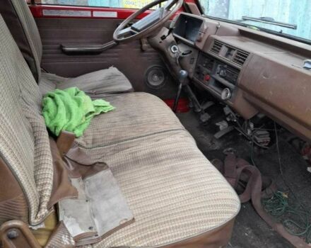 Красный Мазда E 2000, объемом двигателя 0 л и пробегом 300 тыс. км за 597 $, фото 5 на Automoto.ua