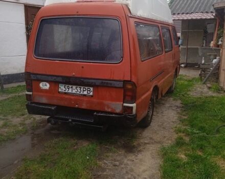 Красный Мазда E 2000, объемом двигателя 2.2 л и пробегом 200 тыс. км за 1200 $, фото 2 на Automoto.ua