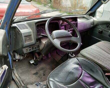 Синий Мазда E 2000, объемом двигателя 2.2 л и пробегом 333 тыс. км за 3817 $, фото 4 на Automoto.ua