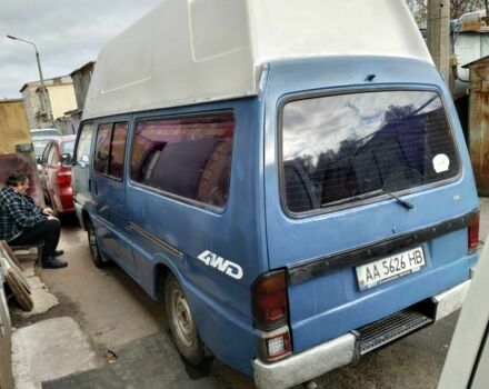 Синий Мазда E 2000, объемом двигателя 2.2 л и пробегом 333 тыс. км за 3817 $, фото 2 на Automoto.ua