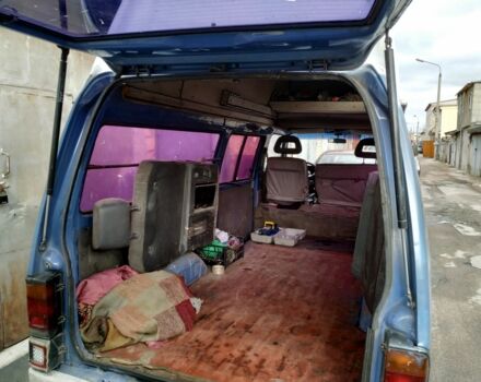 Синий Мазда E 2000, объемом двигателя 2.2 л и пробегом 333 тыс. км за 3817 $, фото 3 на Automoto.ua