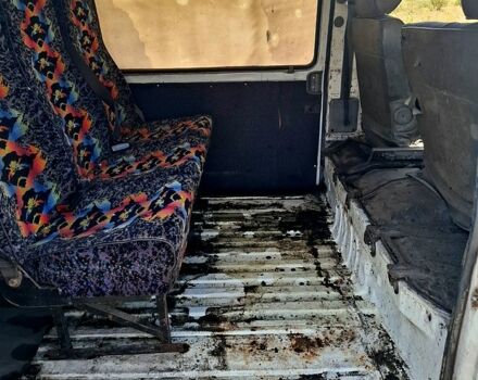 Белый Мазда Е2200, объемом двигателя 2.2 л и пробегом 400 тыс. км за 1000 $, фото 2 на Automoto.ua