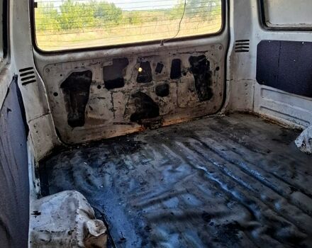 Белый Мазда Е2200, объемом двигателя 2.2 л и пробегом 400 тыс. км за 1000 $, фото 3 на Automoto.ua