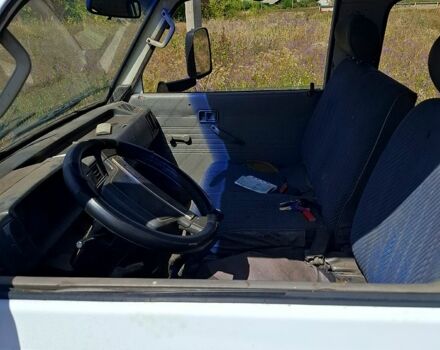 Белый Мазда Е2200, объемом двигателя 2.2 л и пробегом 400 тыс. км за 1000 $, фото 6 на Automoto.ua