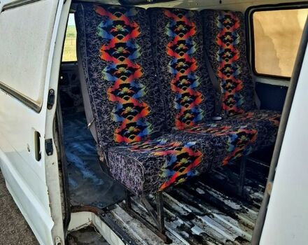 Белый Мазда Е2200, объемом двигателя 2.2 л и пробегом 400 тыс. км за 1000 $, фото 4 на Automoto.ua