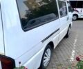 Белый Мазда Е2200, объемом двигателя 2.2 л и пробегом 300 тыс. км за 2200 $, фото 1 на Automoto.ua