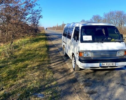 Белый Мазда Е2200, объемом двигателя 2.2 л и пробегом 300 тыс. км за 2200 $, фото 4 на Automoto.ua
