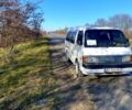 Белый Мазда Е2200, объемом двигателя 2.2 л и пробегом 300 тыс. км за 2200 $, фото 4 на Automoto.ua