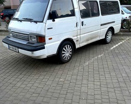 Белый Мазда Е2200, объемом двигателя 2.2 л и пробегом 300 тыс. км за 2200 $, фото 2 на Automoto.ua