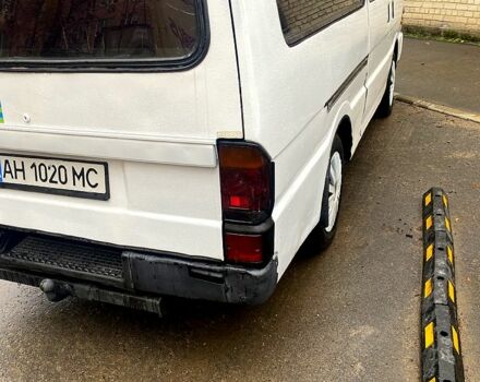 Белый Мазда Е2200, объемом двигателя 2.2 л и пробегом 300 тыс. км за 2200 $, фото 8 на Automoto.ua