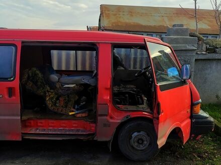 Красный Мазда Е2200, объемом двигателя 2.2 л и пробегом 524 тыс. км за 800 $, фото 1 на Automoto.ua