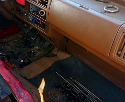 Мазда Е2200, объемом двигателя 2.2 л и пробегом 400 тыс. км за 500 $, фото 4 на Automoto.ua