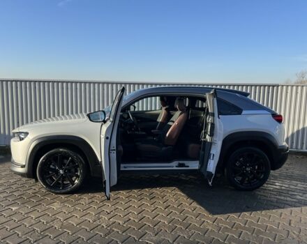 Білий Мазда МХ-3, об'ємом двигуна 0 л та пробігом 26 тис. км за 18000 $, фото 1 на Automoto.ua